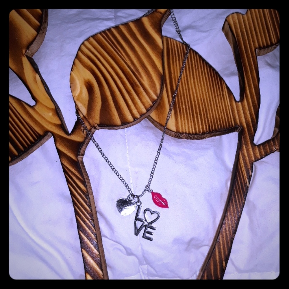 Silver Necklace w/Love,Lips,& heart!!